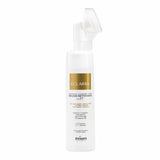 bouteille de mousse nettoyante pour le peau terne eclairia de la marque trésors présentée sur fond blanc 200ml